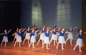 14 dancers in ballet class