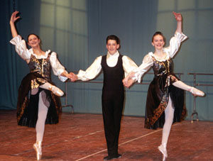 3 ballet dancers