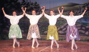4 Spanish dancers